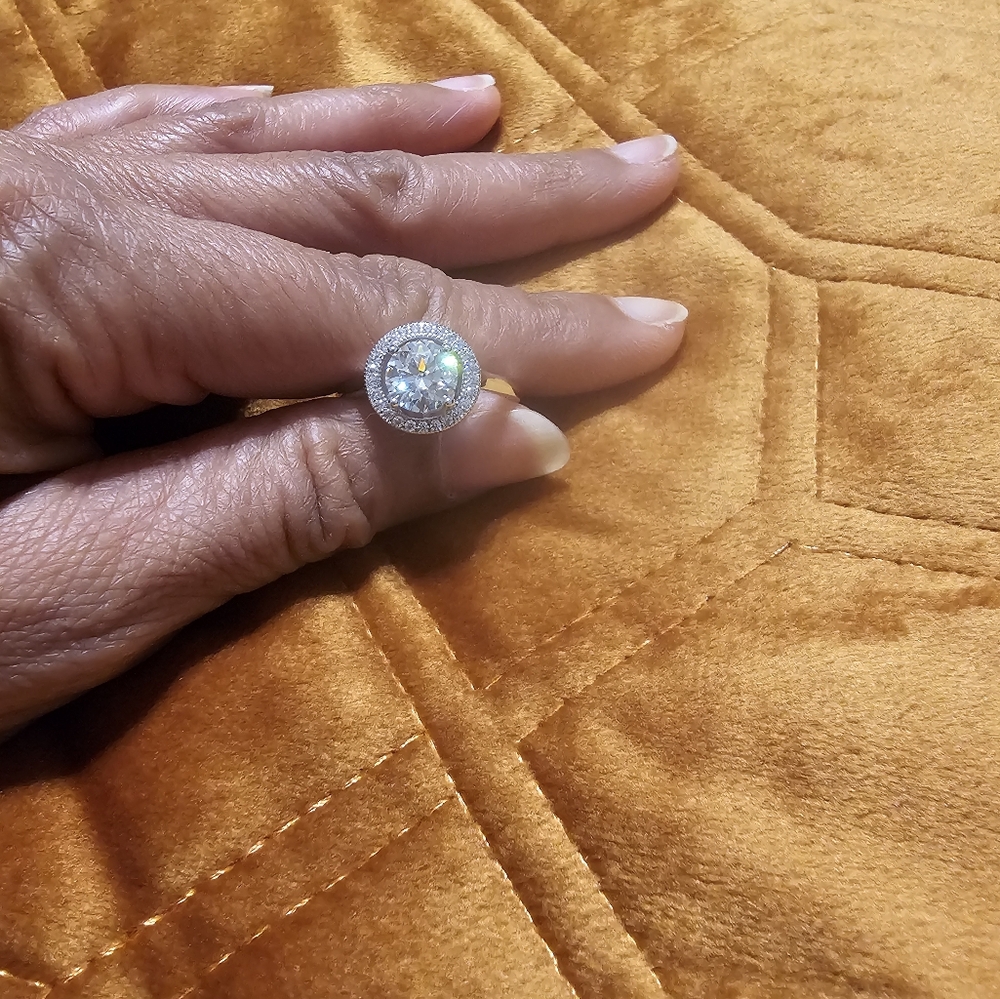 1ct Moissanite ring adjustable.